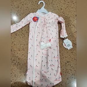 🐑NWT Magnetic Me Gown & Hat Set